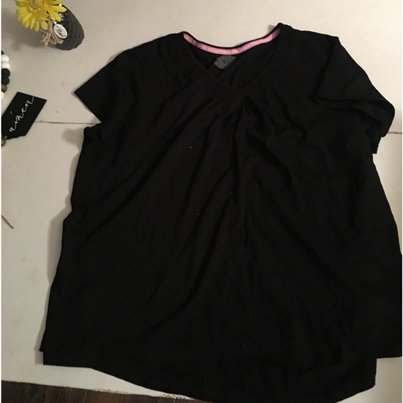 Woman’s Tee - Picture 2 of 7